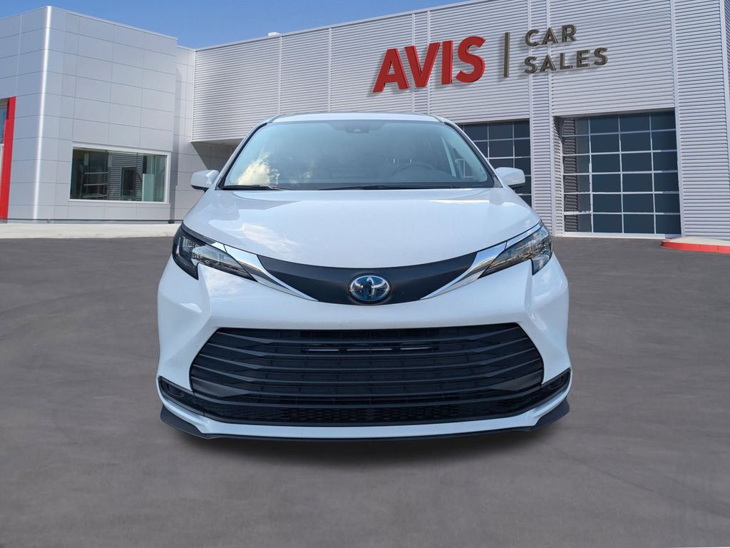 Thumbnail: 2025 Toyota Sienna - 2