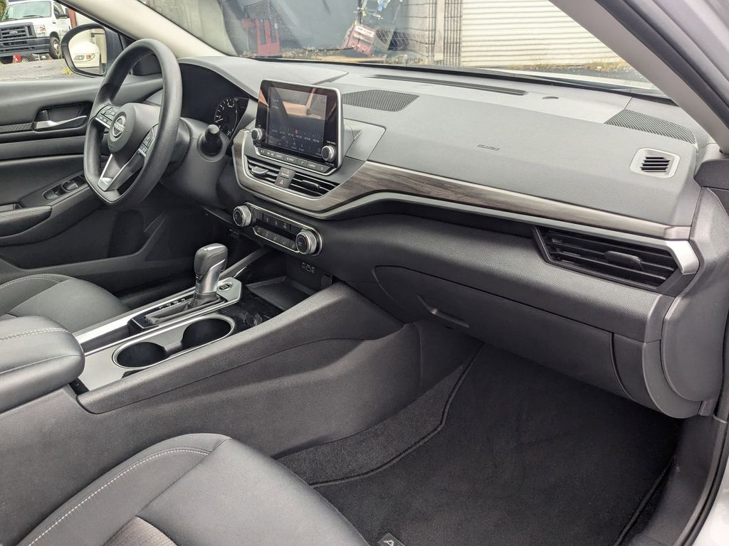 Thumbnail: 2024 Nissan Altima - 32