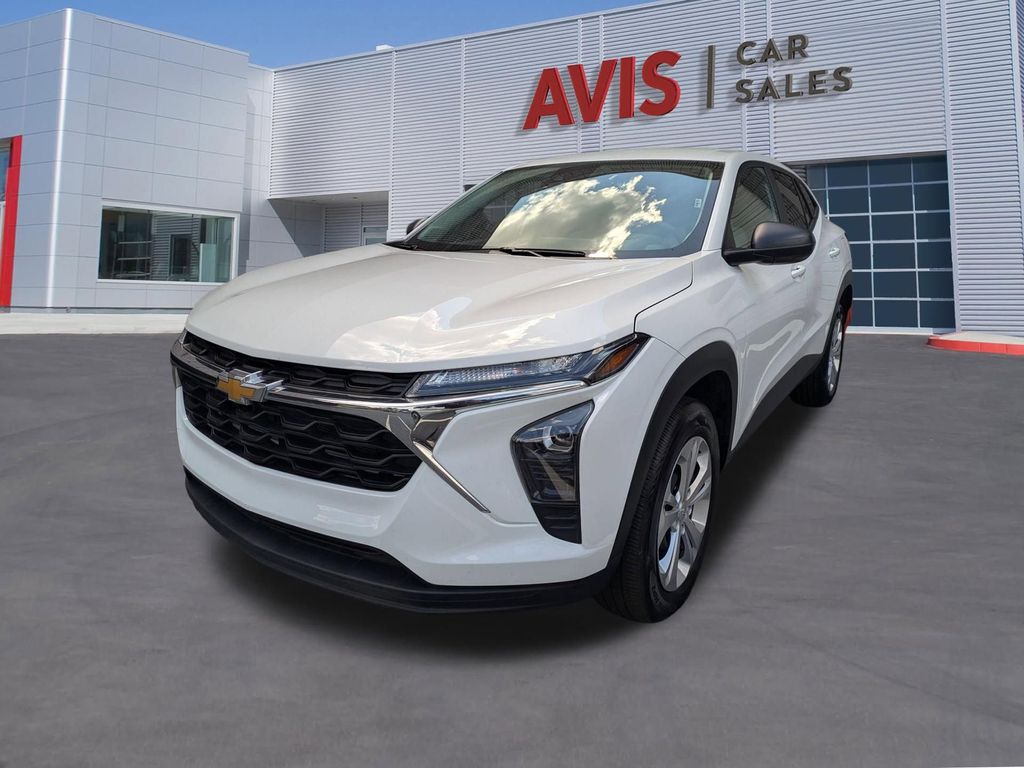 2025 Chevrolet Trax LS's photo