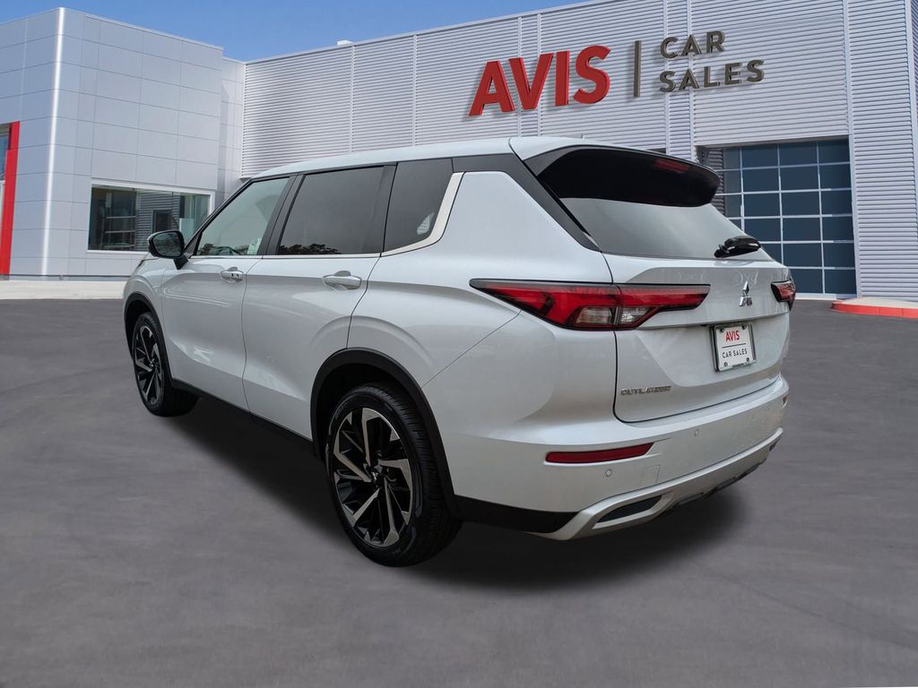 Thumbnail: 2024 Mitsubishi Outlander - 9