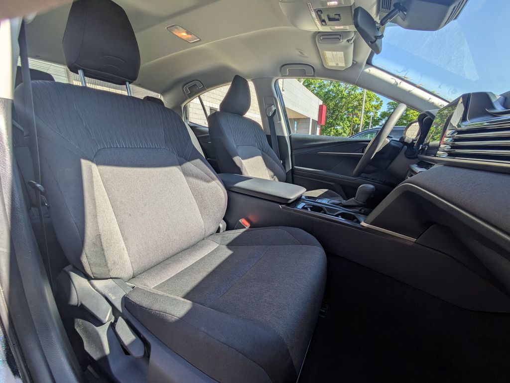 Thumbnail: 2025 Toyota Camry - 31
