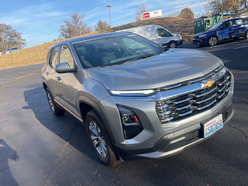 2025 Chevrolet Equinox LT photo 3