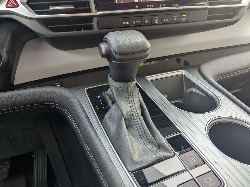 Thumbnail: 2025 Toyota Sienna - 19