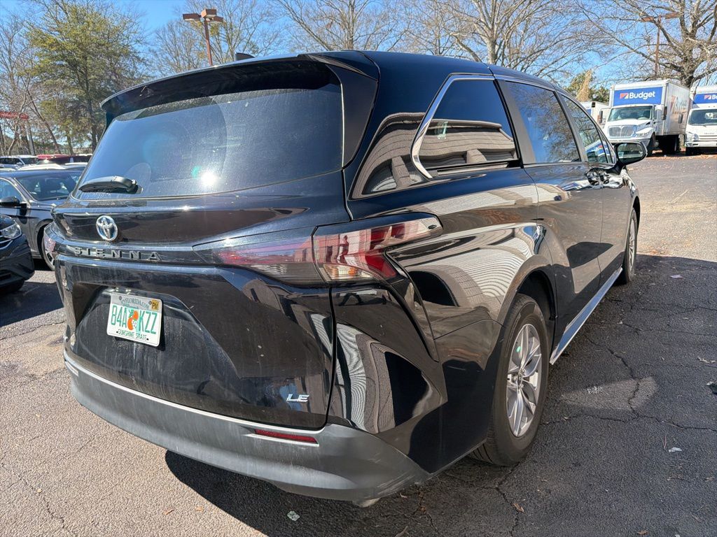 Thumbnail: 2025 Toyota Sienna - 5