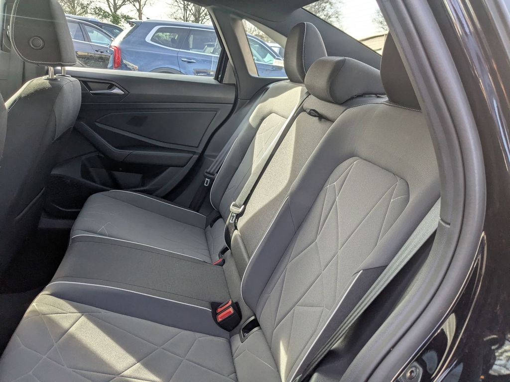 Thumbnail: 2025 Volkswagen Jetta - 24