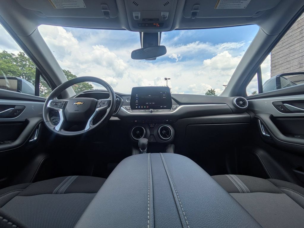 Thumbnail: 2025 Chevrolet Blazer - 25