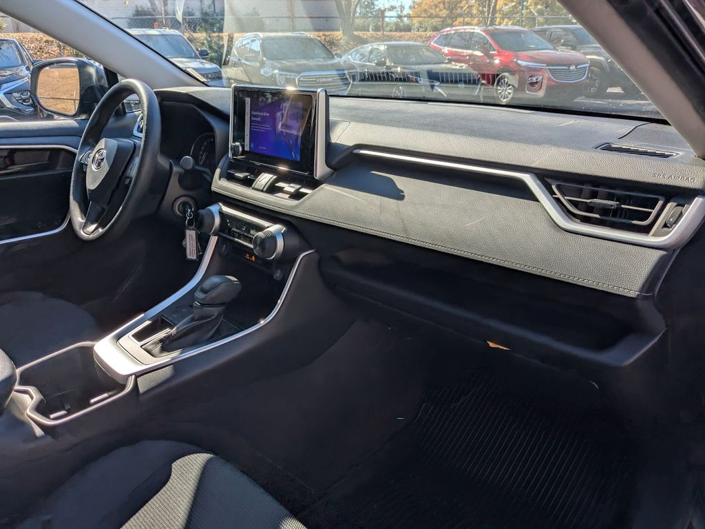 Thumbnail: 2025 Toyota RAV4 - 32