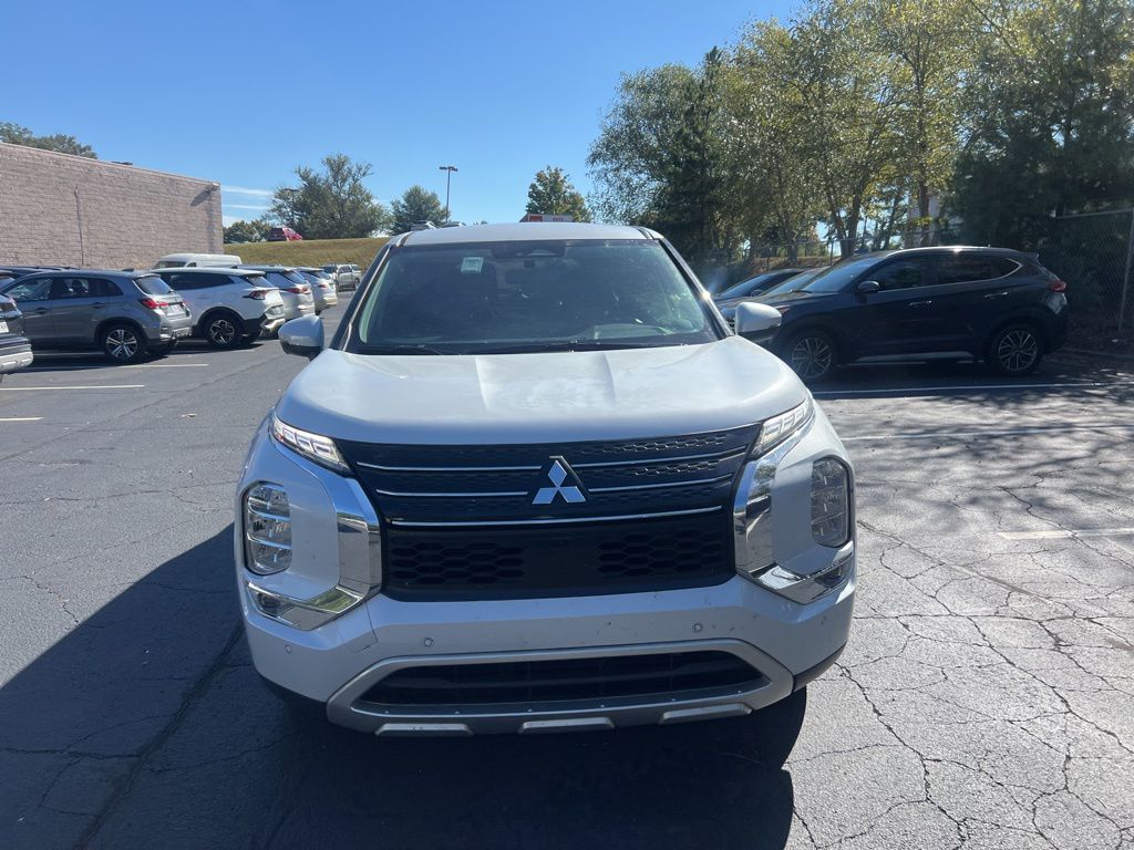 Thumbnail: 2024 Mitsubishi Outlander - 2