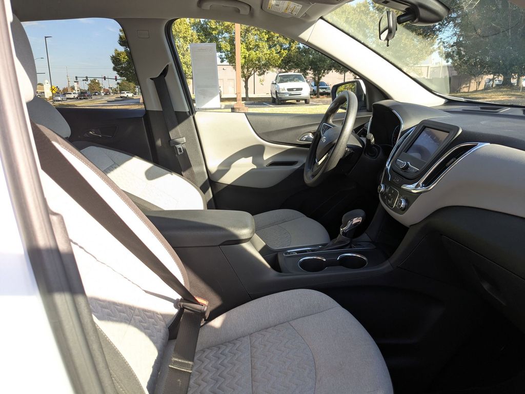 Thumbnail: 2023 Chevrolet Equinox - 32