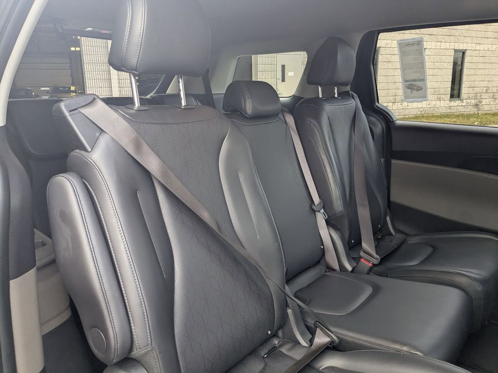 Thumbnail: 2025 Kia Carnival - 28