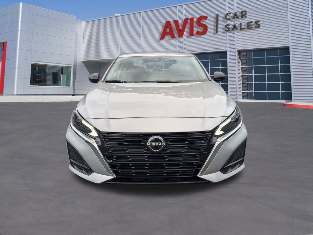 2024 Nissan Altima 2.5 SV photo 2