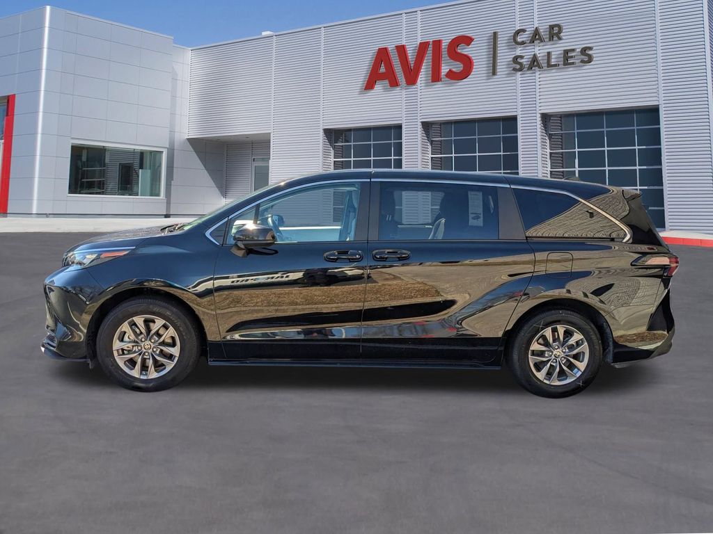 Thumbnail: 2025 Toyota Sienna - 10