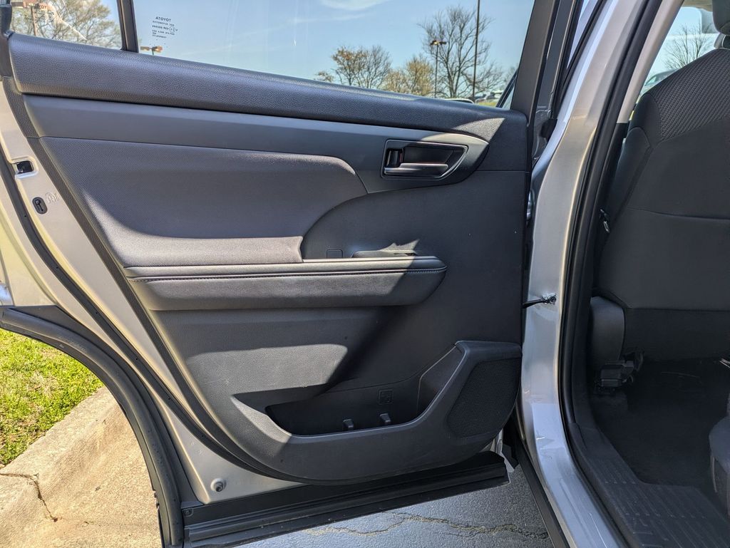 Thumbnail: 2024 Toyota Highlander - 25