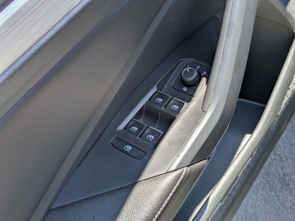 Thumbnail: 2025 Volkswagen Jetta - 13