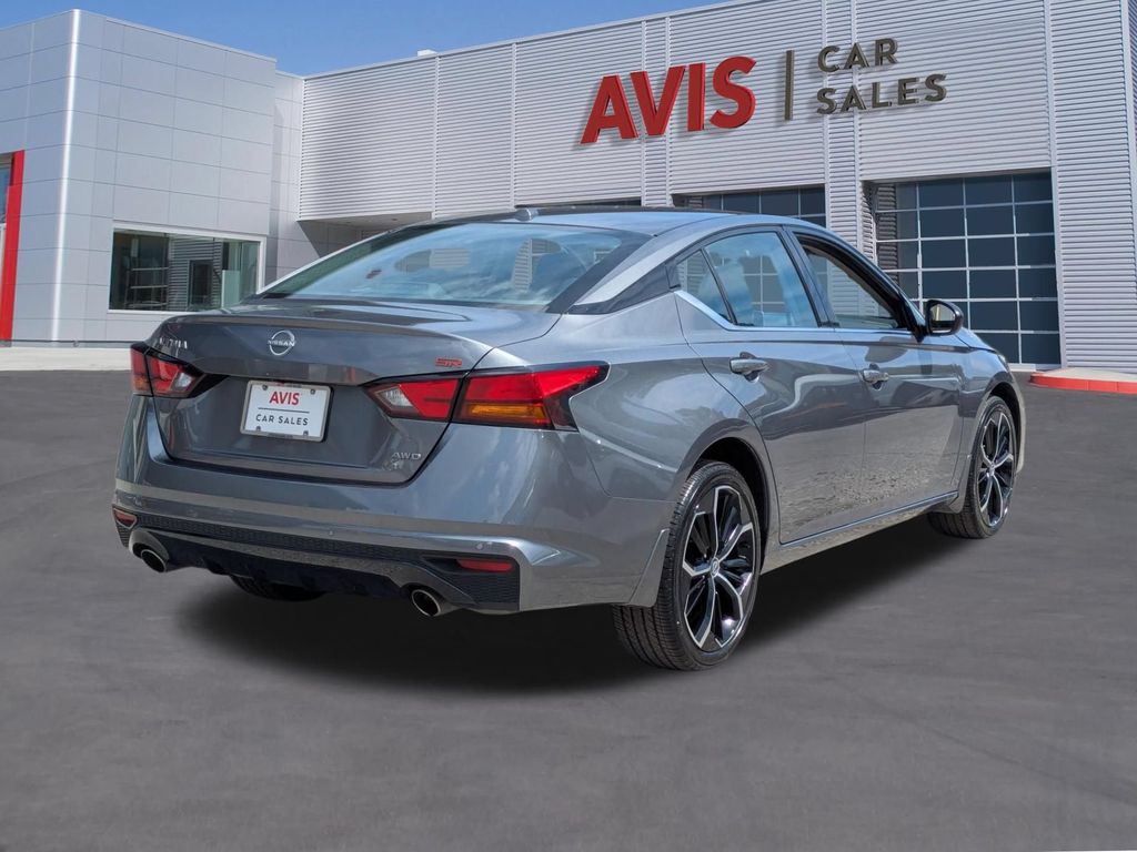 2025 Nissan Altima SR - Photo 6