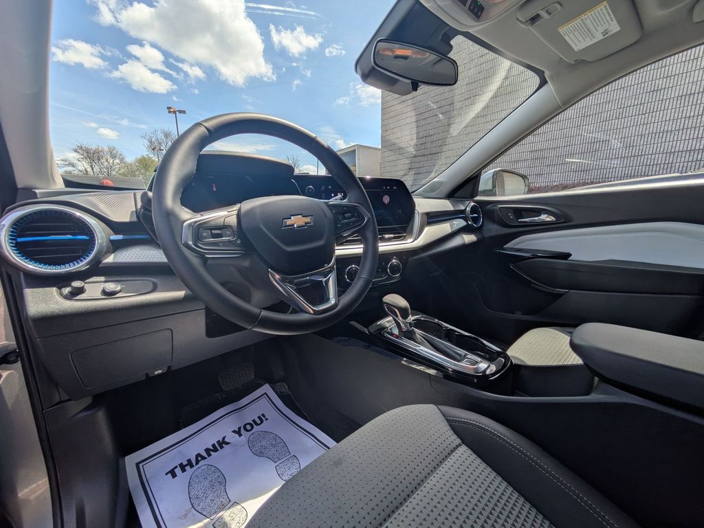 Thumbnail: 2025 Chevrolet Trax - 15