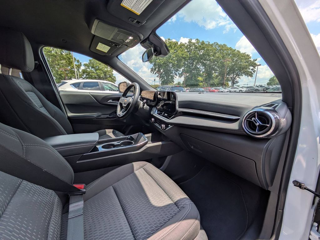 Thumbnail: 2025 Chevrolet Equinox - 31