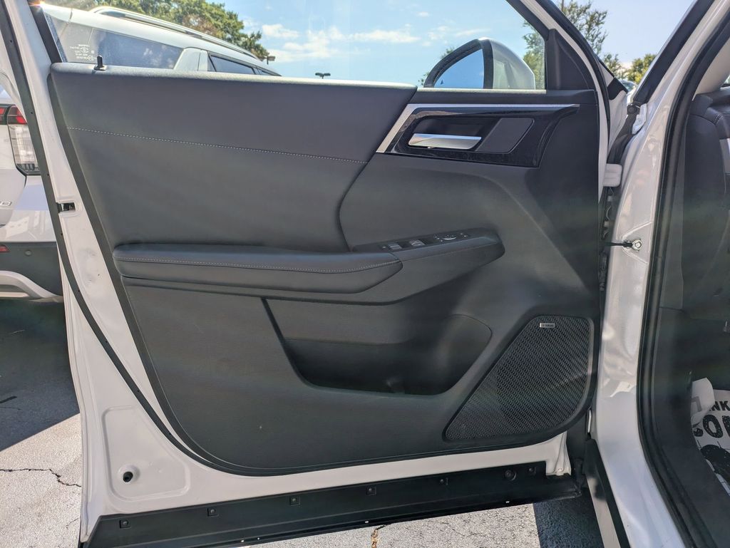 Thumbnail: 2025 Mitsubishi Outlander - 11