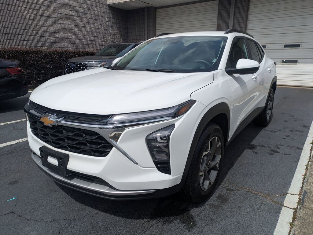 2025 Chevrolet Trax LT's photo