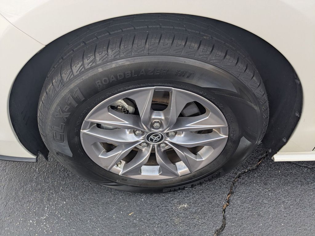 Thumbnail: 2025 Toyota Sienna - 34