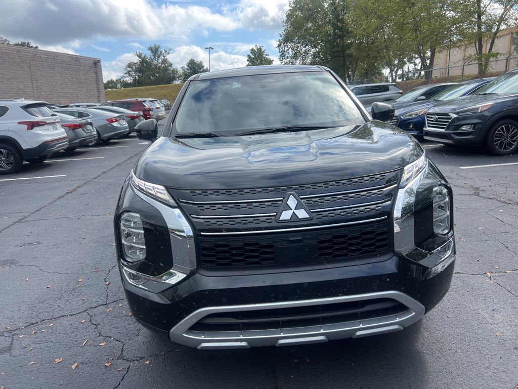Thumbnail: 2024 Mitsubishi Outlander - 2