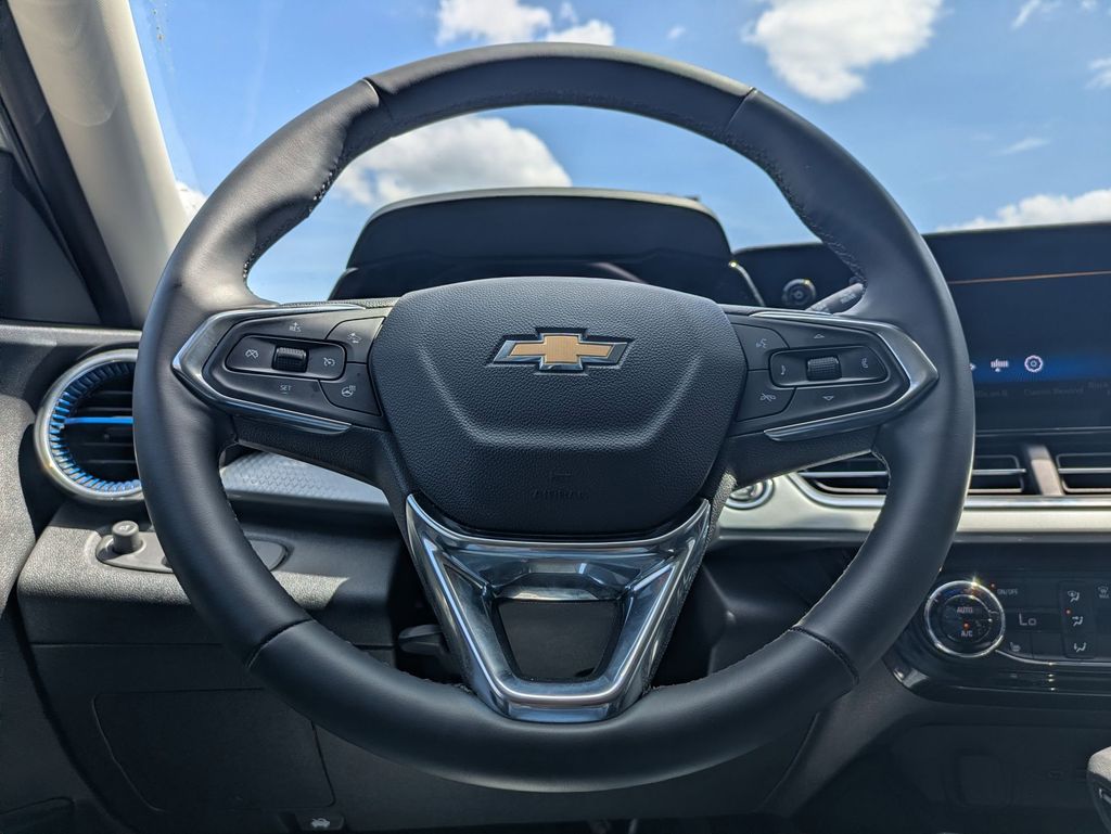 Thumbnail: 2025 Chevrolet Trax - 21