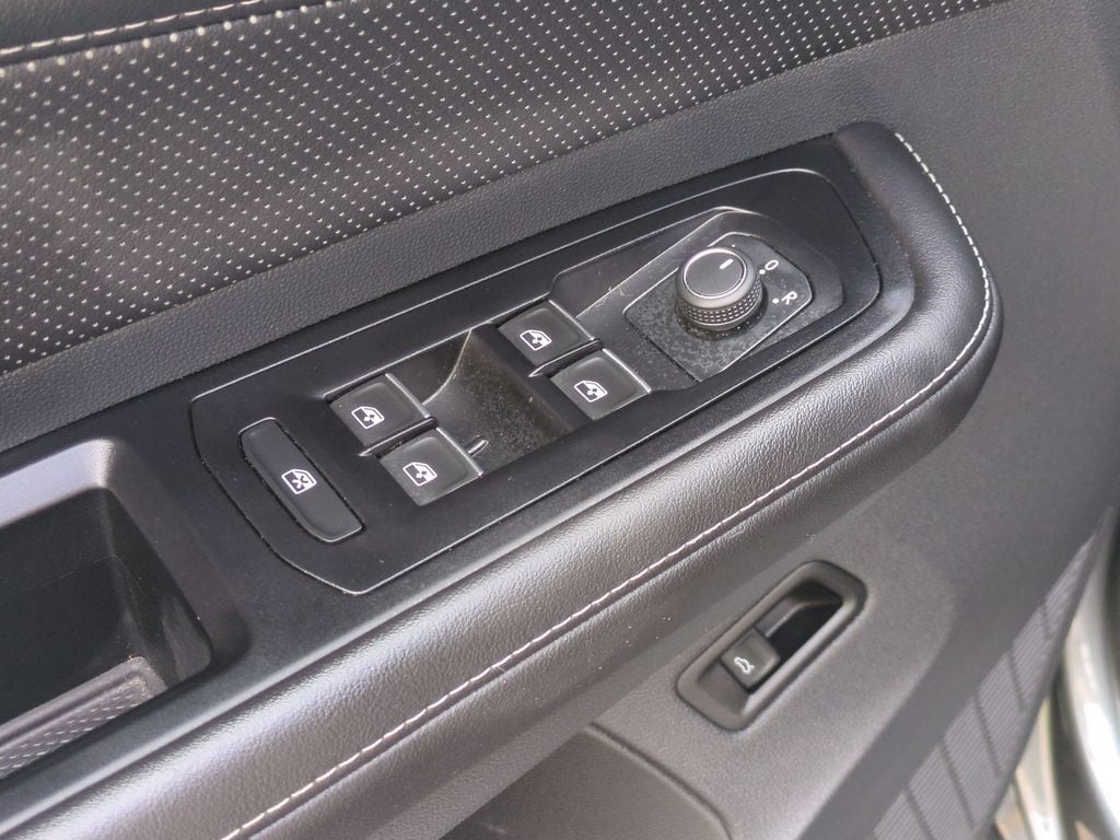2025 Volkswagen Atlas Cross Sport SE w/Tech - Photo 10