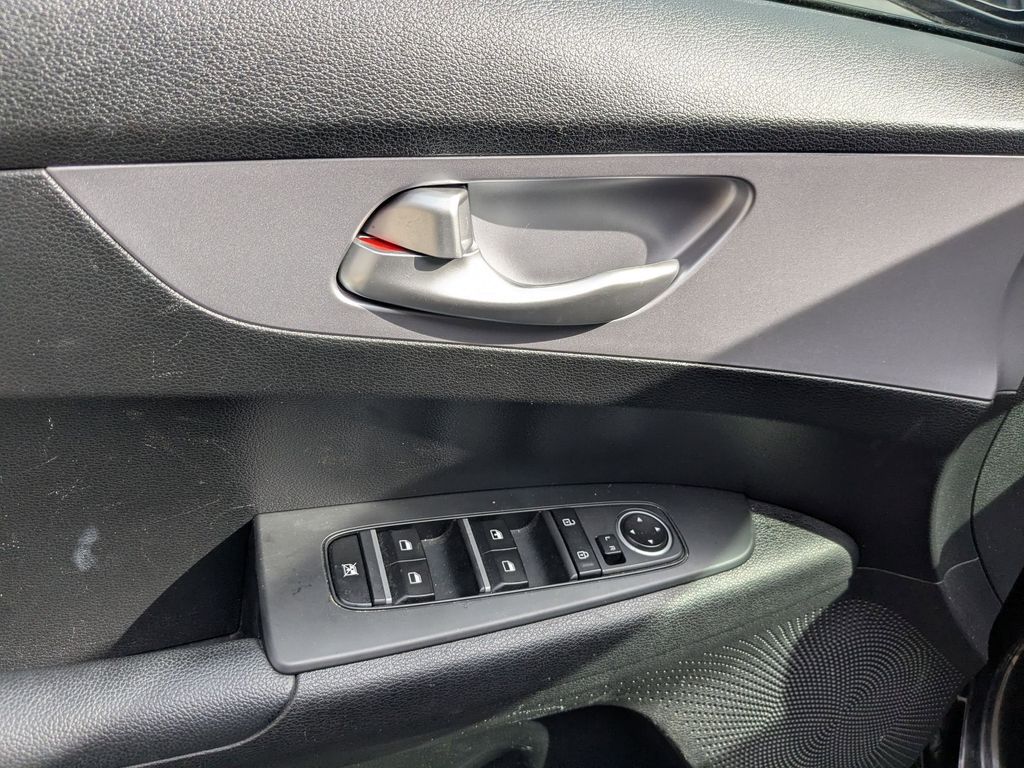 Thumbnail: 2024 Kia Forte - 22