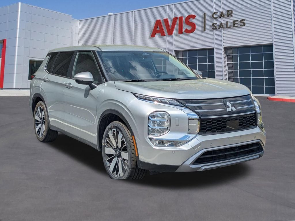Thumbnail: 2025 Mitsubishi Outlander - 3