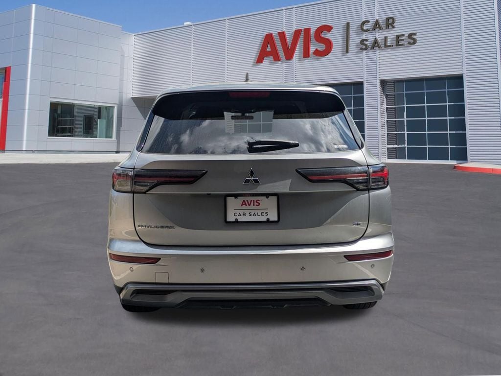 Thumbnail: 2025 Mitsubishi Outlander - 7
