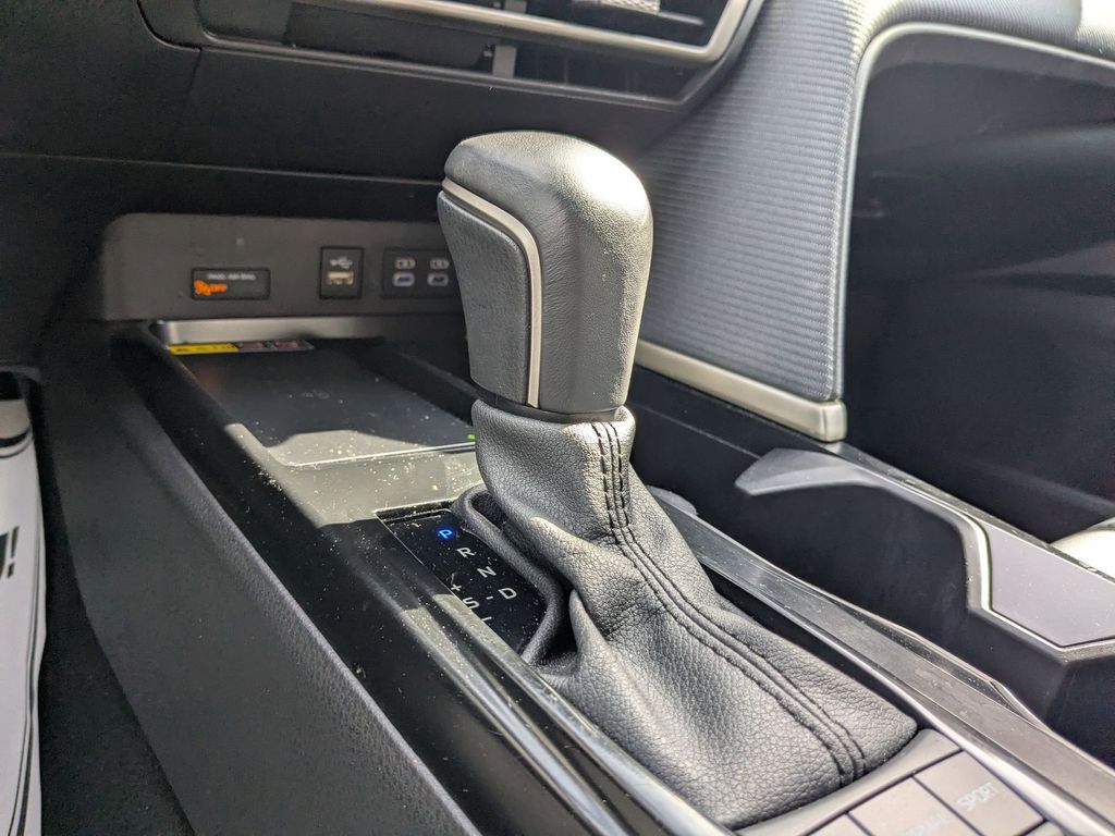 Thumbnail: 2025 Toyota Camry - 18