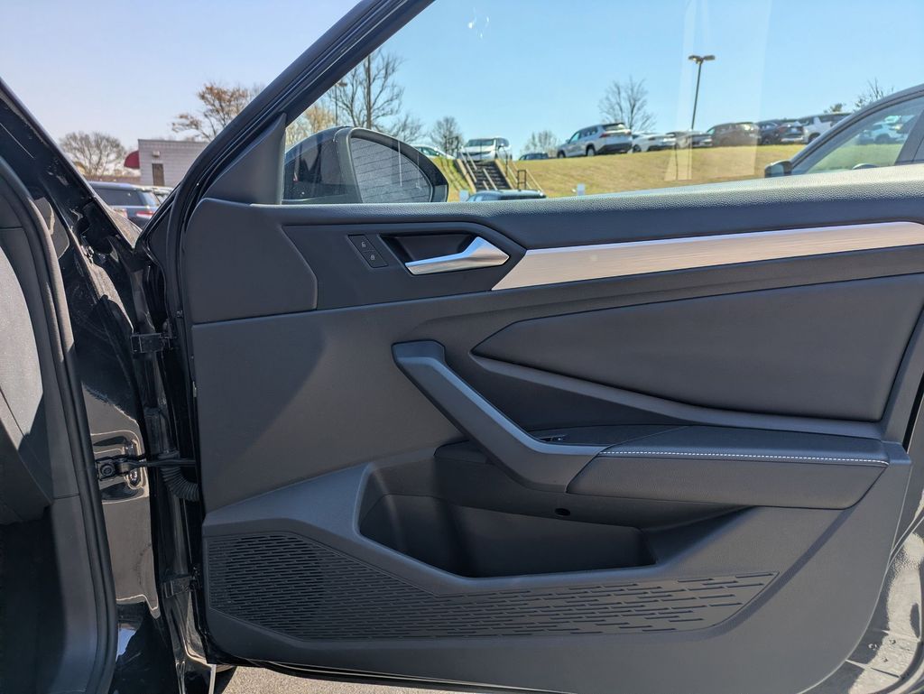 Thumbnail: 2025 Volkswagen Jetta - 30