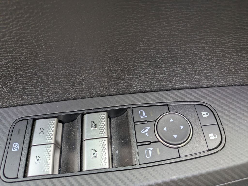 Thumbnail: 2025 Mitsubishi Outlander - 13