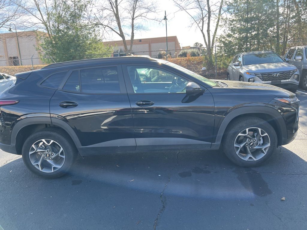 Thumbnail: 2025 Chevrolet Trax - 10