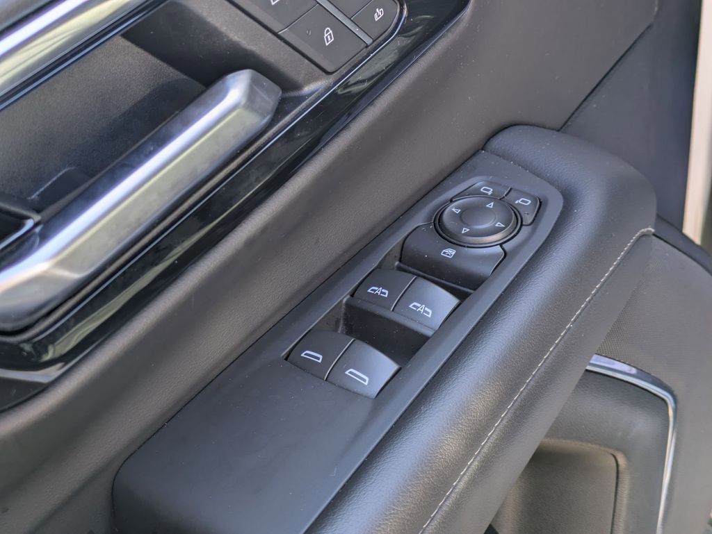 Thumbnail: 2025 Chevrolet Tahoe - 13