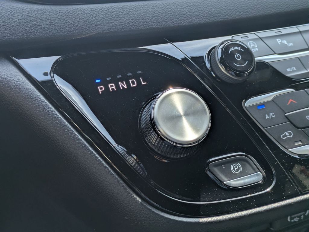 Thumbnail: 2025 Chrysler Pacifica - 17