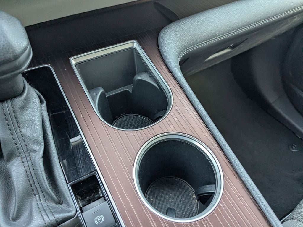 Thumbnail: 2024 Toyota Sienna - 18