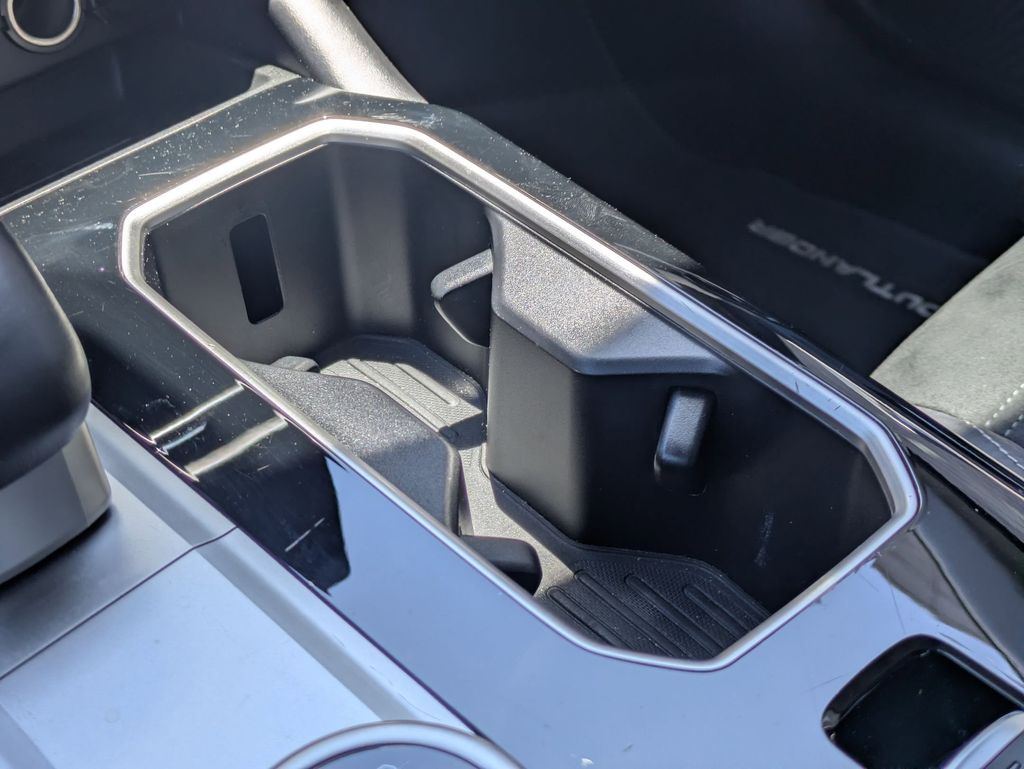Thumbnail: 2025 Mitsubishi Outlander - 18