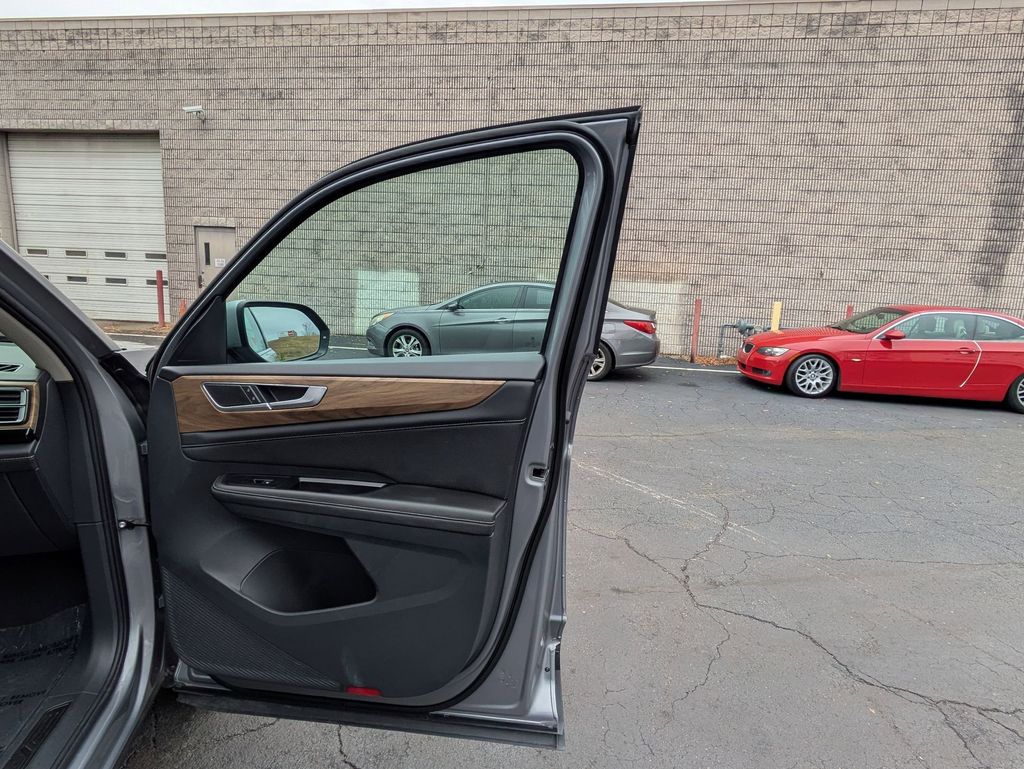 Thumbnail: 2025 Volkswagen Atlas - 26