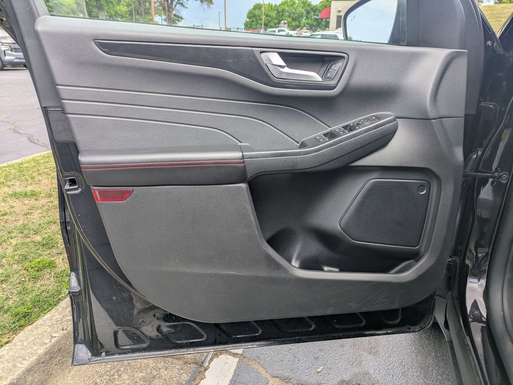 2025 Ford Escape ST-Line - Photo 11