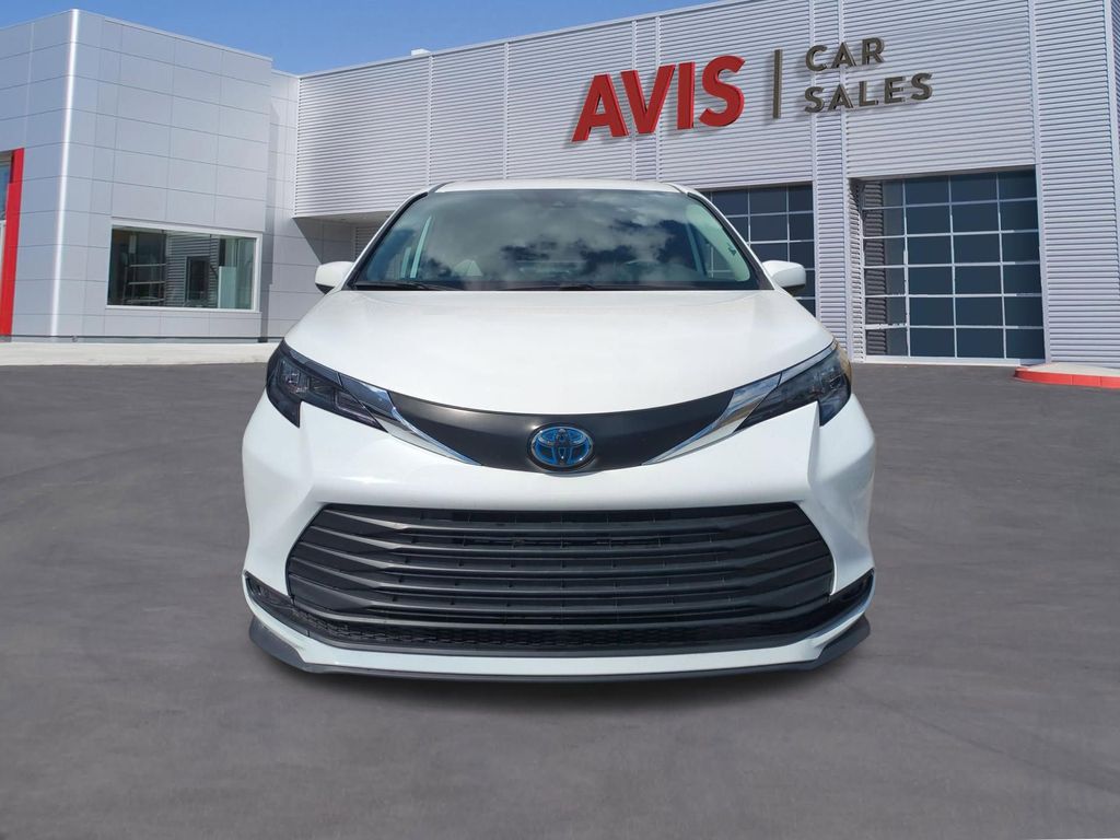 Thumbnail: 2025 Toyota Sienna - 2