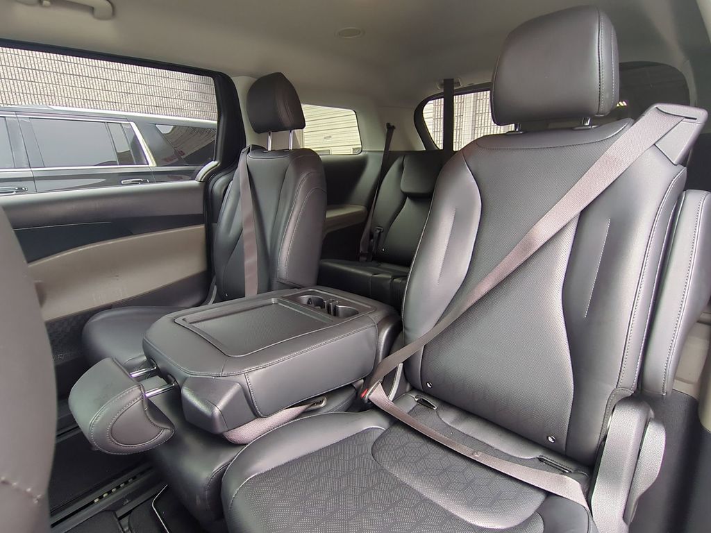 Thumbnail: 2025 Kia Carnival - 28