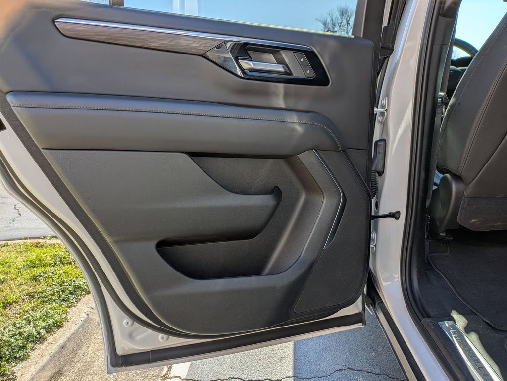 Thumbnail: 2025 Chevrolet Tahoe - 26