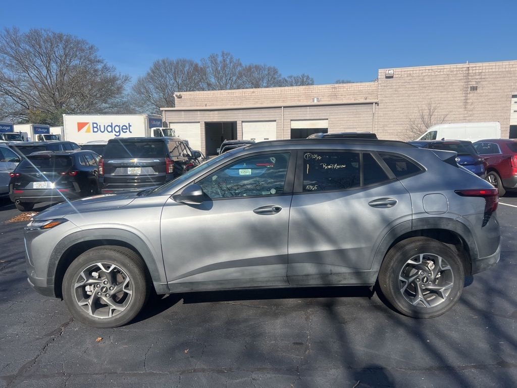 Thumbnail: 2025 Chevrolet Trax - 12