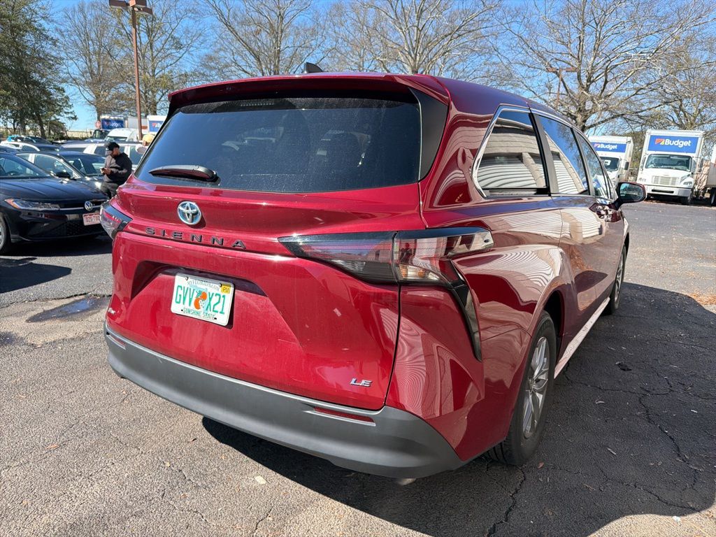Thumbnail: 2025 Toyota Sienna - 5