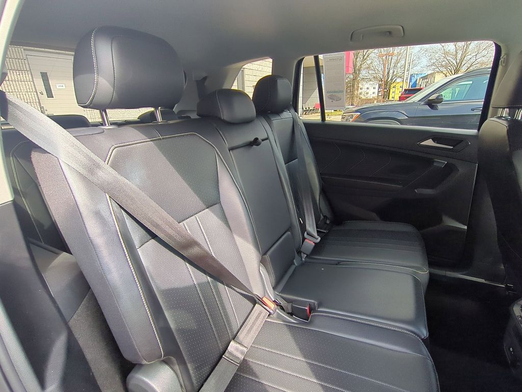 Thumbnail: 2024 Volkswagen Tiguan - 30