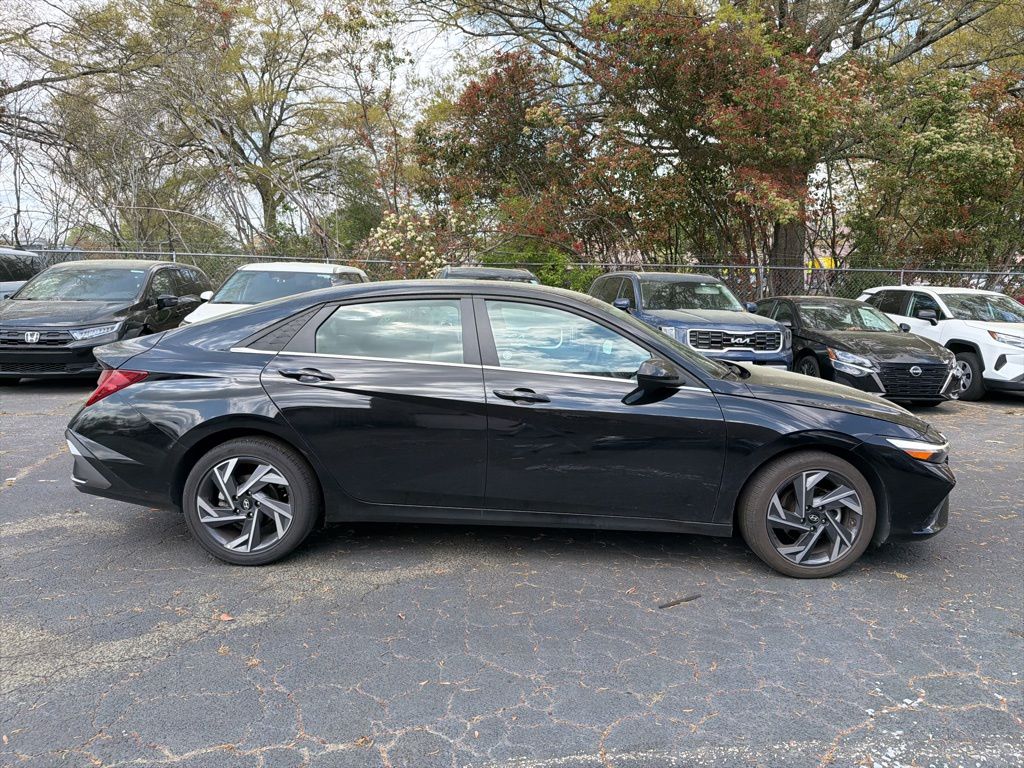 Thumbnail: 2025 Hyundai Elantra - 4