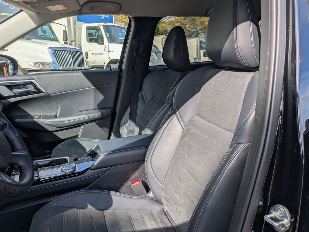 Thumbnail: 2025 Mitsubishi Outlander - 23