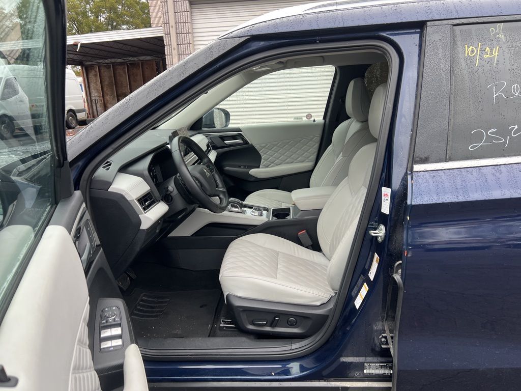 Thumbnail: 2024 Mitsubishi Outlander - 6