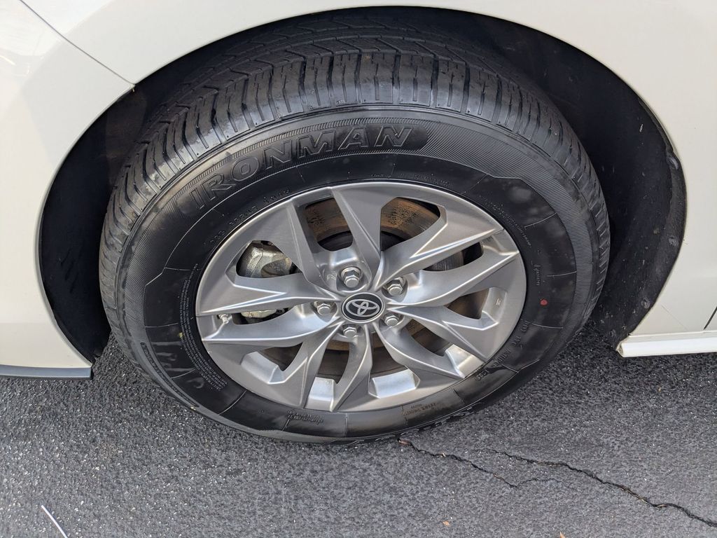 Thumbnail: 2024 Toyota Sienna - 34